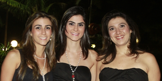Bonitas e cheias de charme, elas acontecem hoje por aqui: Thaisa Carraro, Thássia Carraro e Milena Bettarello